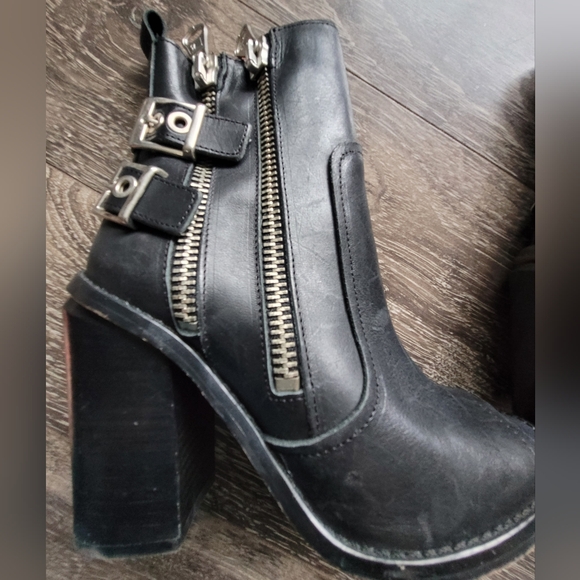 SixtySeven black leather open toe booties in size 36. - Picture 2 of 6